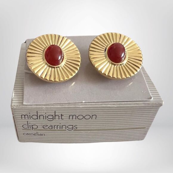1986 Midnight Moon Clip Earrings with Circle Sunburst Pattern Avon | NIB - Picture 3 of 3